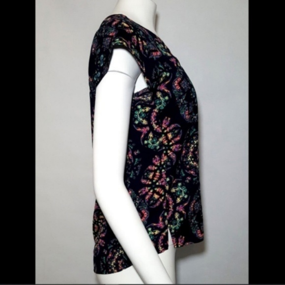 Collective Concepts Short Sleeve Zipper Back - Picture 5 of 6